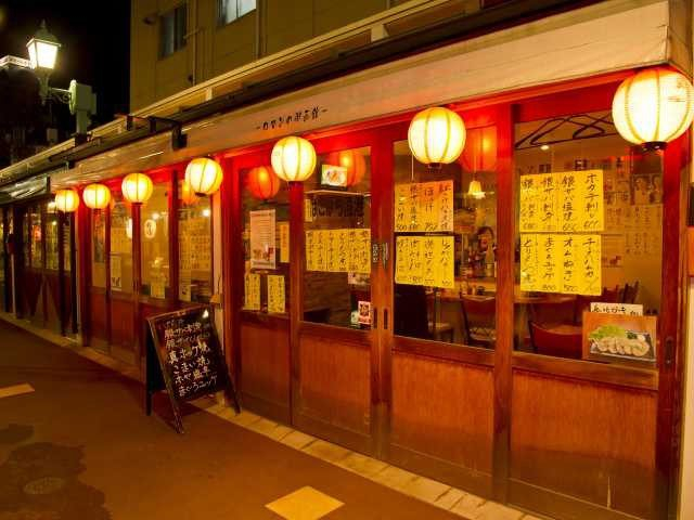 函館駅近く 大門横丁 の名物屋台 ハシゴ酒を楽しむ まっぷるトラベルガイド