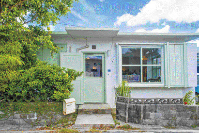 【港川外国人住宅街】着ごこちにこだわった 服を探すなら「藤井衣料店」