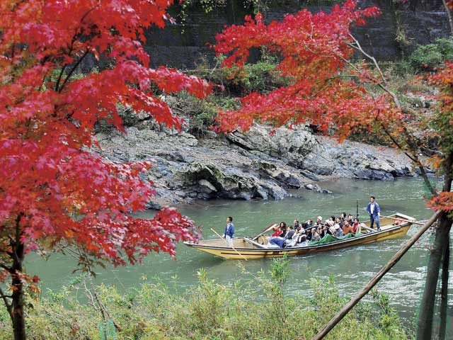 保津川下り 嵐山トロッコ列車で京都の自然美を満喫 まっぷるトラベルガイド