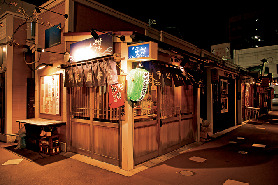函館駅近く 大門横丁 の名物屋台 ハシゴ酒を楽しむ まっぷるトラベルガイド