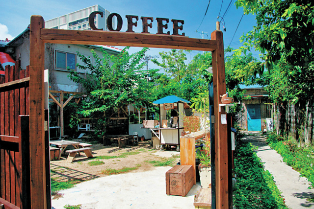 那覇 国際通り周辺のおしゃれカフェ 散策途中の休憩におすすめ まっぷるトラベルガイド