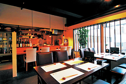 爽やかな香りが広がる冬の名物・せり鍋「わのしょく二階」