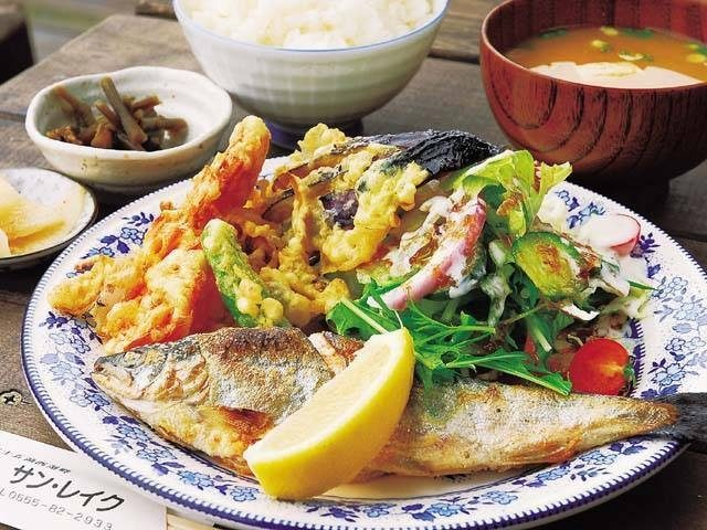 山梨 西湖 本栖湖 精進湖 で人気 おすすめの観光 グルメスポット まっぷるトラベルガイド