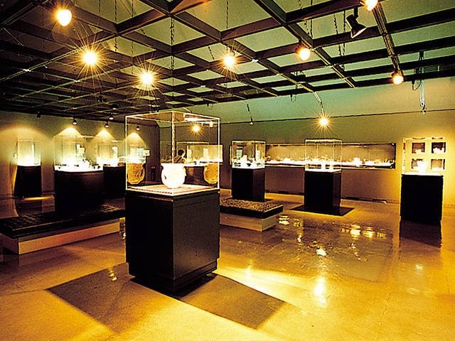 〈上諏訪温泉の観光スポット〉SUWAガラスの里