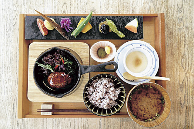 〈ロケーションランチ〉こめどこ食堂