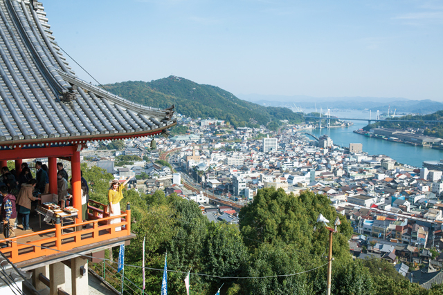 【尾道×観光】朱色の本堂が尾道の景観に映える「千光寺」