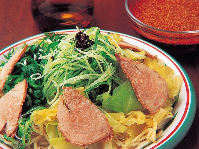 広島グルメ 広島つけ麺 ピリ辛ダレでいただきます まっぷるトラベルガイド