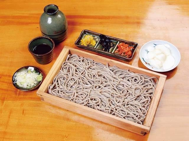 囲炉裏端で田舎そばを「手打 三郎兵衛そば」