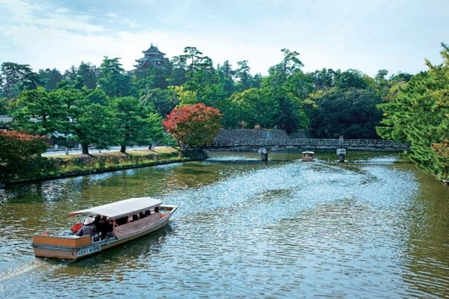 松江 堀川めぐり 小舟でゆらりのんびり観光 観光旅行メディア まっぷるトラベルガイド