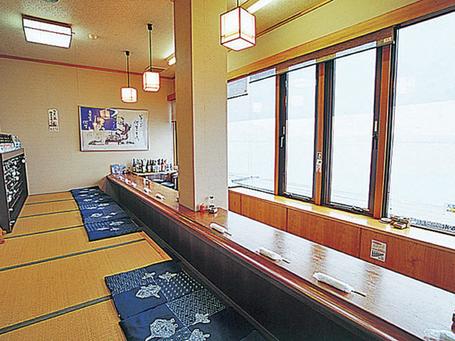 天然の鯛で作る郷土料理「さしみ屋 河丁」