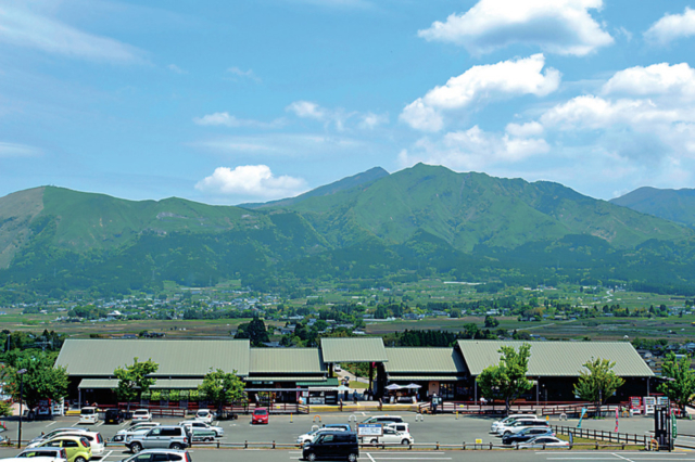 【阿蘇サイクリング×立ち寄りスポット】特産品が並ぶ好展望の物産館「道の駅 あそ望の郷くぎの」