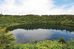 【八幡平トレッキング×八幡平山頂散策路】鏡沼