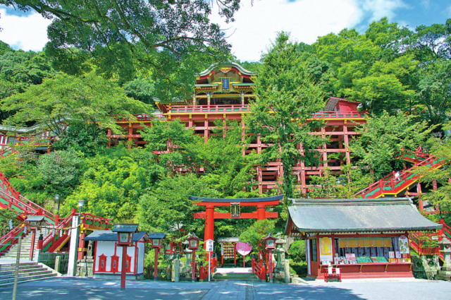 佐賀 日本三大稲荷 祐徳稲荷神社はパワースポット 恋愛成就にご利益あり まっぷるトラベルガイド