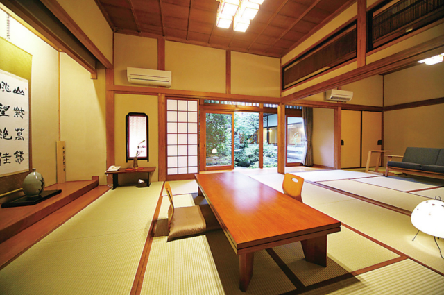 四季を彩る大庭園をもつ格調高いホテル「御船山楽園ホテル」