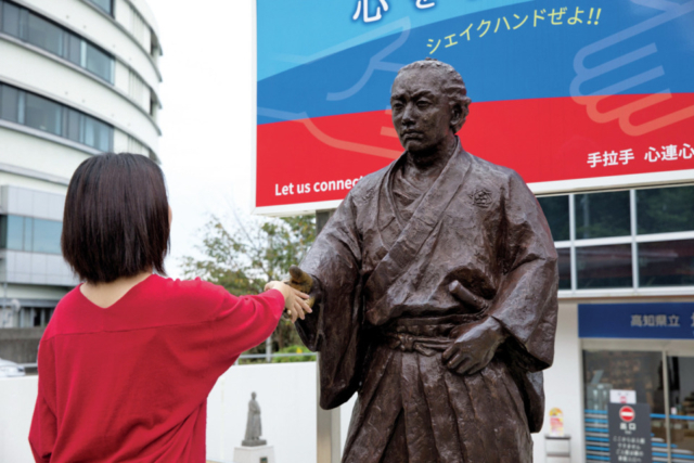 高知 坂本龍馬ゆかりの地 桂浜や高知タウンで歴史探訪 まっぷるトラベルガイド