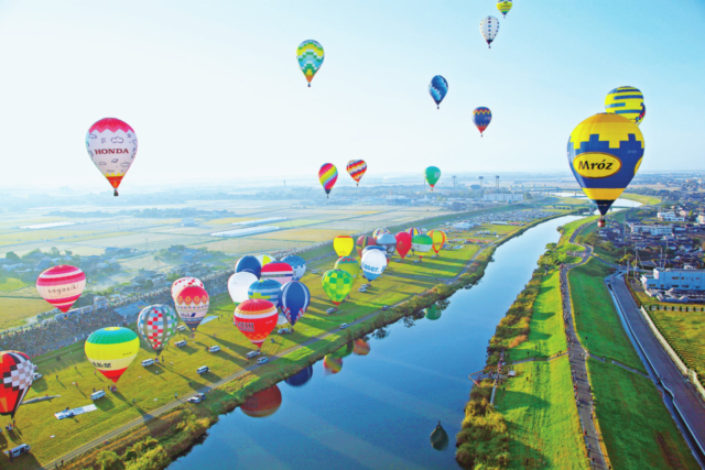 佐賀インターナショナルバルーンフェスタに行こう 大空を舞う熱気球は圧巻 観光旅行メディア まっぷるトラベルガイド
