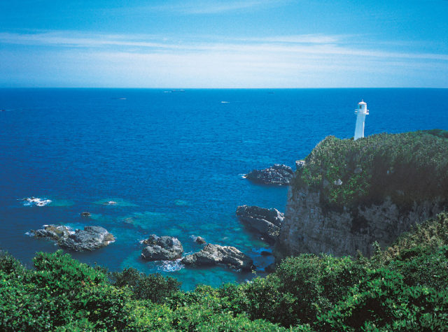 【高知観光おすすめモデルコース②】2日目:10:00 足摺岬灯台