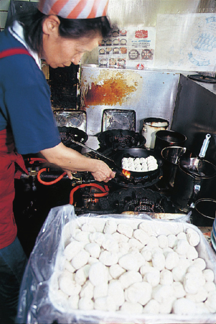 ホワイト餃子が人気「餃子会館」