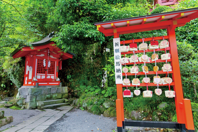 佐賀 日本三大稲荷 祐徳稲荷神社はパワースポット 恋愛成就にご利益あり まっぷるトラベルガイド