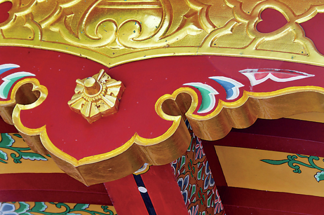 極彩色できらびやか「本殿」