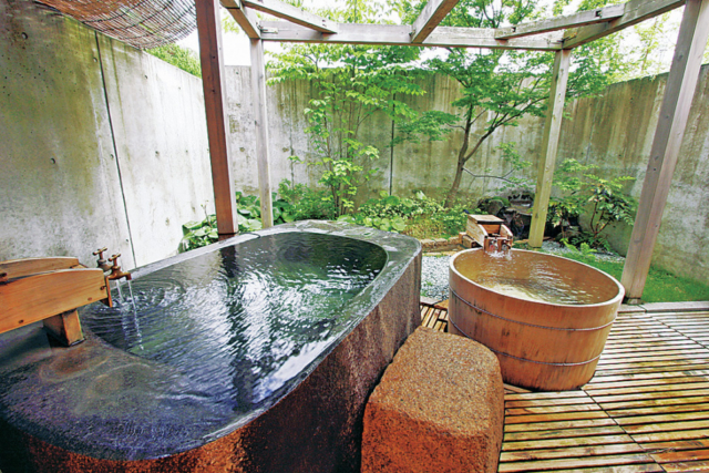 嬉野茶入りの露天風呂でリラックス「茶心の宿 和楽園」