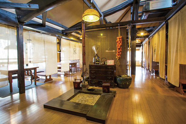 【湯布院グルメ×宿の食事処】大地の恵みを備長炭の炭火焼きで「お食事処 やぐら」