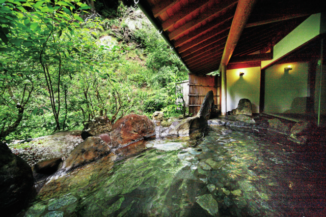 四季を彩る大庭園をもつ格調高いホテル「御船山楽園ホテル」