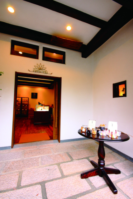 【湯布院グルメ×絶景レストラン】由布岳を望むカフェでひと休み「鞠智」