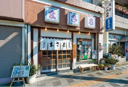 地元で獲れた魚介類がてんこ盛りボリューム満点の丼が人気「まさる」