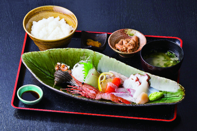 鮮度抜群の海鮮料理を漁協直営店でどうぞ「能島水軍レストラン」(大島)