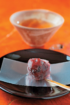 清涼感あふれる葛きりと厳選されたお茶でくつろぐ「中村屋」