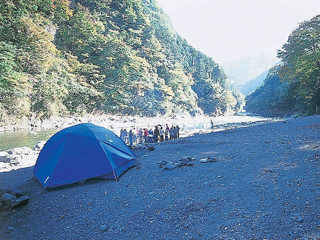 秋川渓谷 気軽なデイキャンプでバーベキューを楽しもう まっぷるトラベルガイド