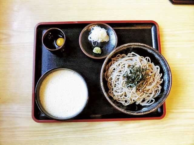 東京 高尾山グルメ とろろそば食べ比べ おすすめ店をチェック まっぷるトラベルガイド