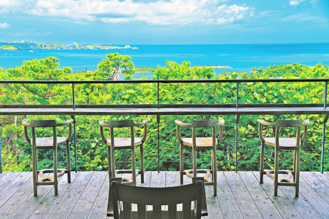 沖縄カフェ 海が見える絶景カフェ オーシャンビューを満喫できるカフェはここ まっぷるトラベルガイド
