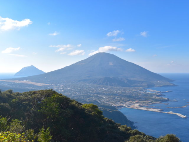 都内から1時間で南国へ 八丈島で1泊2日の絶景と美食をめぐる旅 まっぷるトラベルガイド