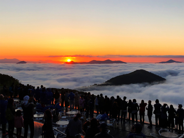 トマム 雲海テラスの絶景を札幌から日帰りで 雲海 遭遇率アップ法を伝授 まっぷるトラベルガイド