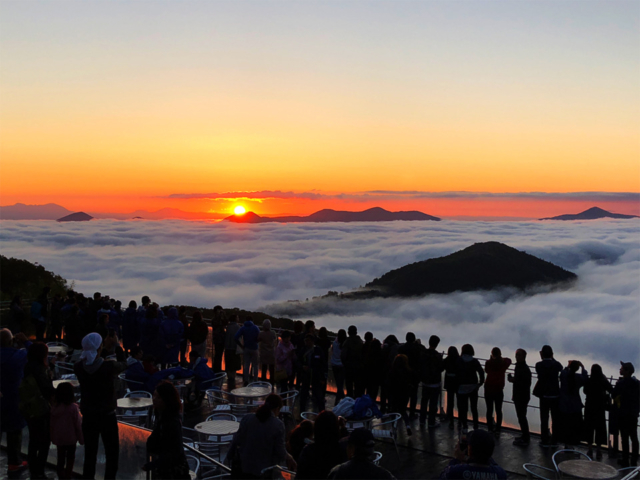 トマム 雲海テラスの絶景を札幌から日帰りで 雲海 遭遇率アップ法を伝授 観光旅行メディア まっぷるトラベルガイド