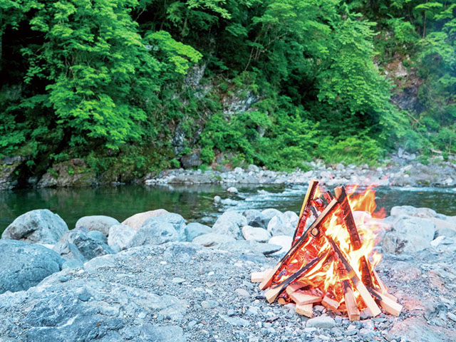 関東周辺 夏もひんやり 水遊びもできる川の近く 湖近くのキャンプ場 観光旅行メディア まっぷるトラベルガイド