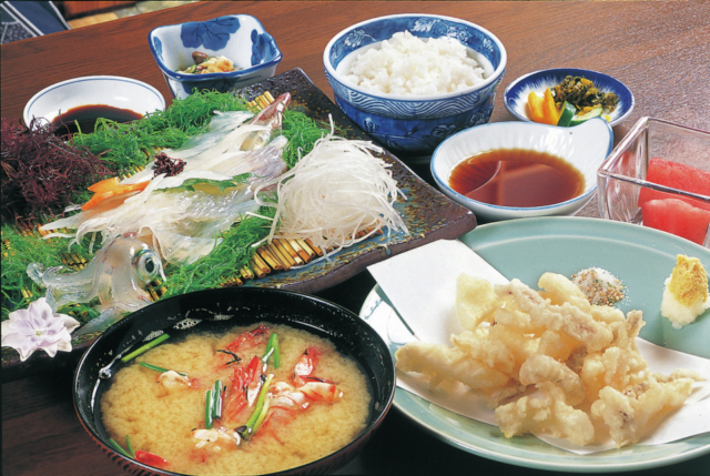 イカはもちろん、玄界灘の魚介が豊富「大和」