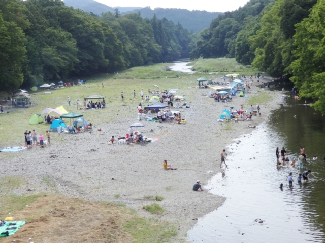 埼玉 自然の中で川遊び バーベキュー 嵐山渓谷バーベキュー場で夏を楽しもう まっぷるトラベルガイド