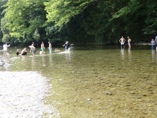 埼玉 自然の中で川遊び バーベキュー 嵐山渓谷バーベキュー場で夏を楽しもう まっぷるトラベルガイド