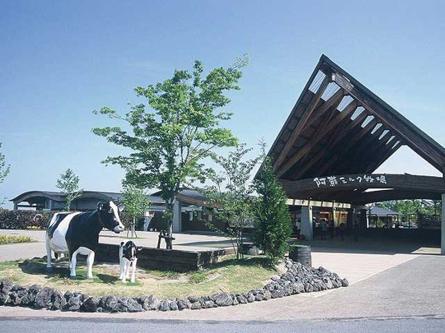 らくのうマザーズ阿蘇ミルク牧場