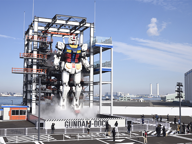 横浜に実物大の 動くガンダム が登場 Gundam Factory Yokohama ガンダム ファクトリー ヨコハマ 全高18ｍの大迫力 まっぷるトラベルガイド