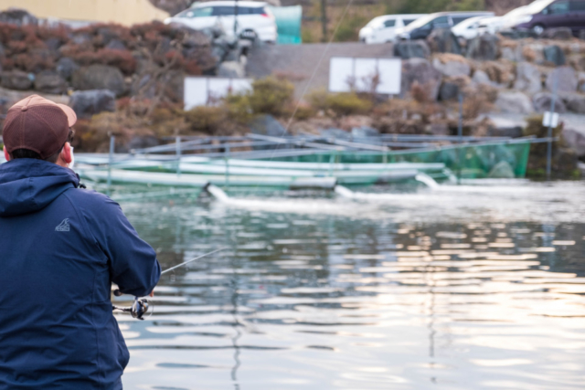 管理釣り場で釣りデビュー 釣り初心者も気軽に楽しめる 3密回避でコロナ禍でも安心 まっぷるトラベルガイド