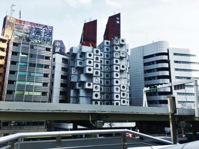 中銀カプセルタワービル なかぎんカプセルタワー これで見納め 奇才 黒川紀章が手がけた宇宙船のような近未来ビル 名建築めぐり まっぷるトラベルガイド