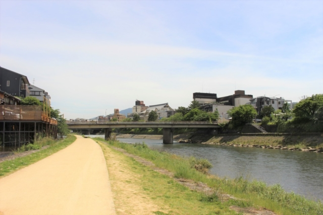 京都 鴨川観光へgo 橋の名前に京都の歴史あり 鳥たちにも出会える癒やし度満点の一日を 8枚目の画像