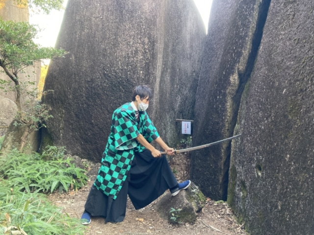 鬼岩公園 鬼滅の刃の世界観に浸る 鬼の一刀岩 など巨岩めぐりを満喫 まっぷるトラベルガイド