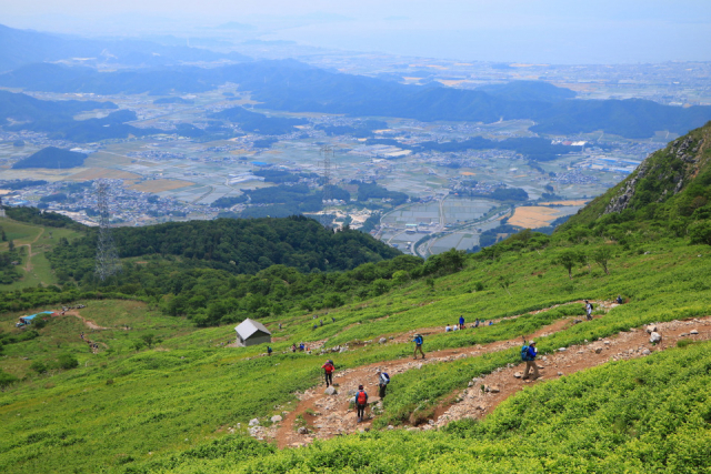 絶景 関西の登山スポット10選 日帰りで楽しいおすすめの名山が勢ぞろい まっぷるトラベルガイド