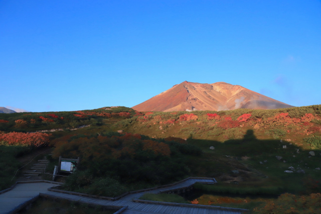 北海道のおすすめ登山スポット10選 日本一早い紅葉や世界遺産の山 まっぷるトラベルガイド