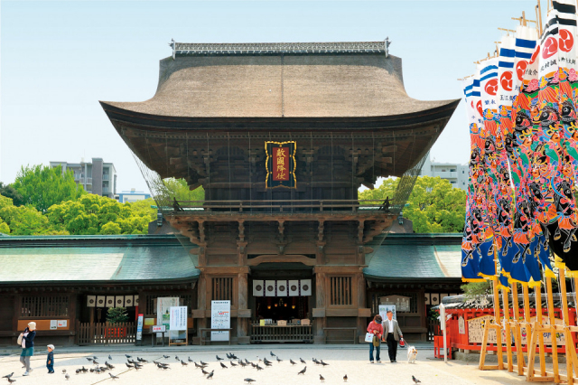 筥崎宮観光モデルコース！海へと続く長い参道、鳥居の先で多くの史跡に出会う まっぷるウェブ